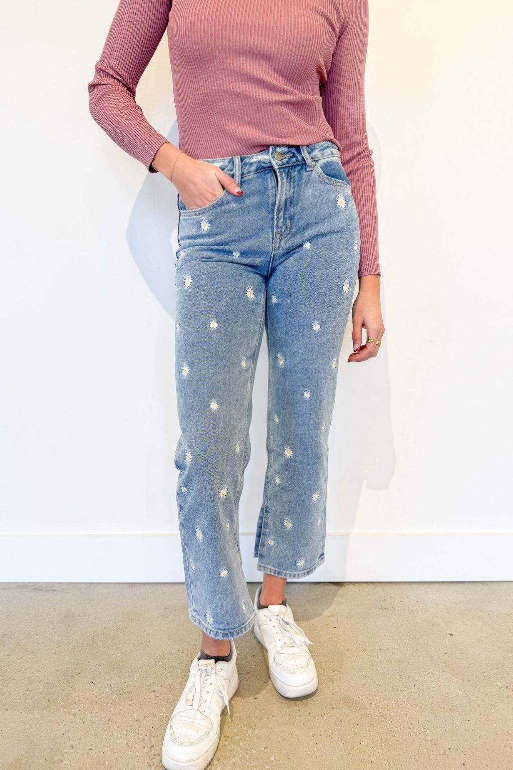High Rise Daisy Embroidered Slit Jeans