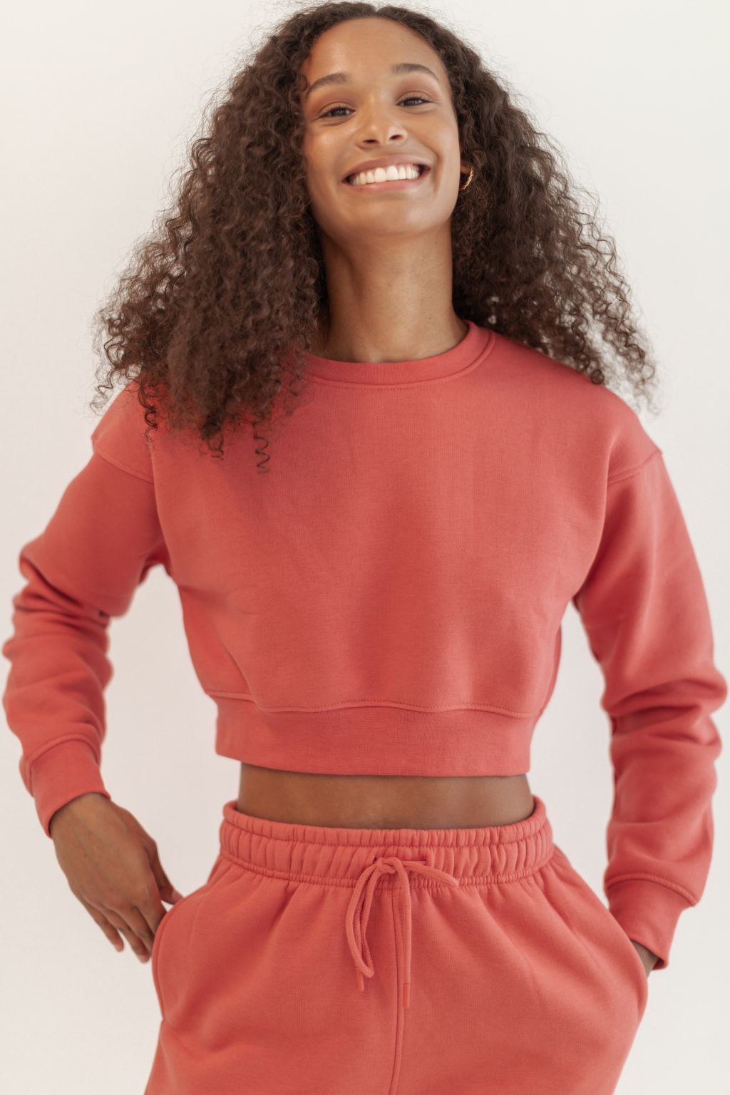 Cropped Fleece Sweatshirt in Coral